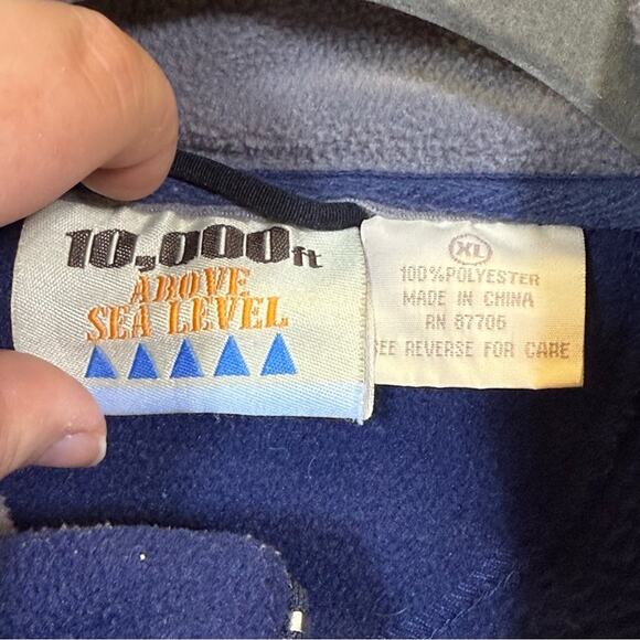 10,000 Feet Above Sea Level, Blue Fleece Vest with Wyoming Tree Design. Size XL - Picture 3 of 6